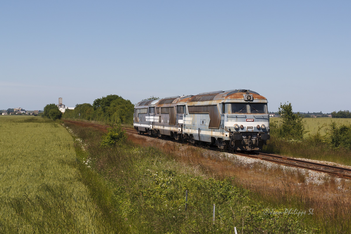 Ces 3 BB 67200 s'acheminent vers la base travaux de Courtalain pour assurer la traction de Trains de Travaux (TTx) sur la LGV Atlantique.