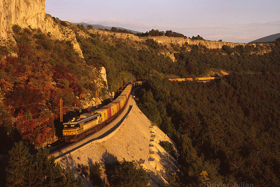Ce fret grimpe dans la boucle de Hrastovlje, 363 en t&ecirc;te.