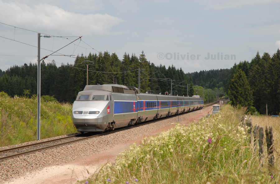 TGV 9268 Lausanne - Paris-Gare-de-Lyon, pr&egrave;s de La Vessoye.