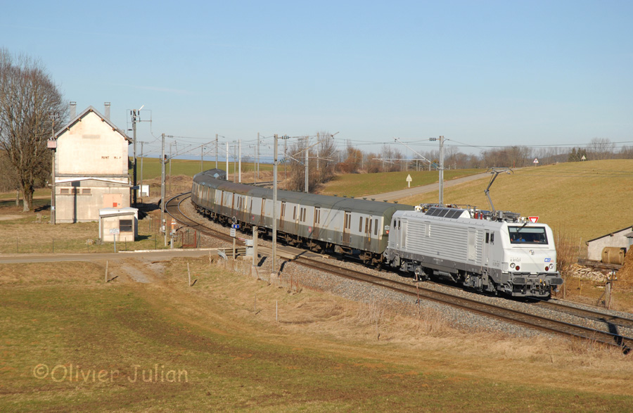 La E 37527 marque un arr&ecirc;t &agrave; Pont d'H&eacute;ry, lors de sa marche de r&eacute;ception.
