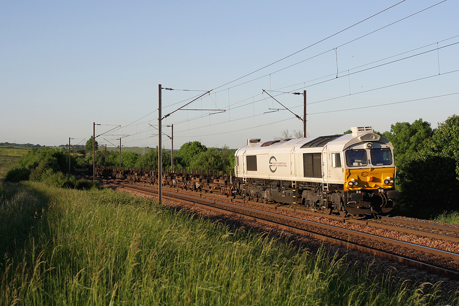La 77002 ECR remonte vers le nord avec un train Ebange - Scunthorpe. Ce trafic a été récemment repris à Fret SNCF.