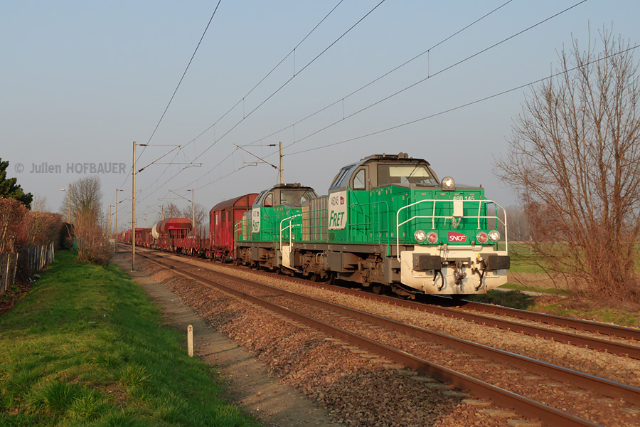 Cette UM de 60000 constitu&eacute;e des BB 60145 et BB 60132 est vue ici &agrave; Armancourt.