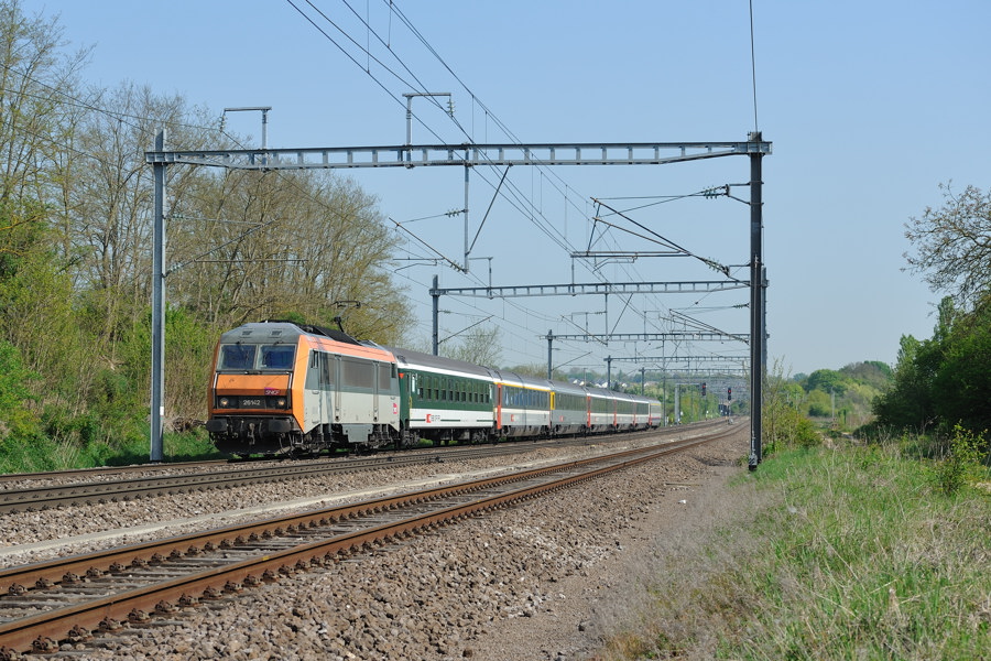 L'ex-EuroCity 91 "Vauban" en direction de la France et de la Suisse passe au sud du Grand-Duché de Luxembourg, près de Fentange.
