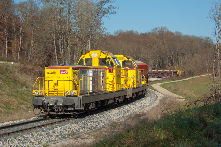 2 UM de BB 69000 assure un train Lure - Villersexel.