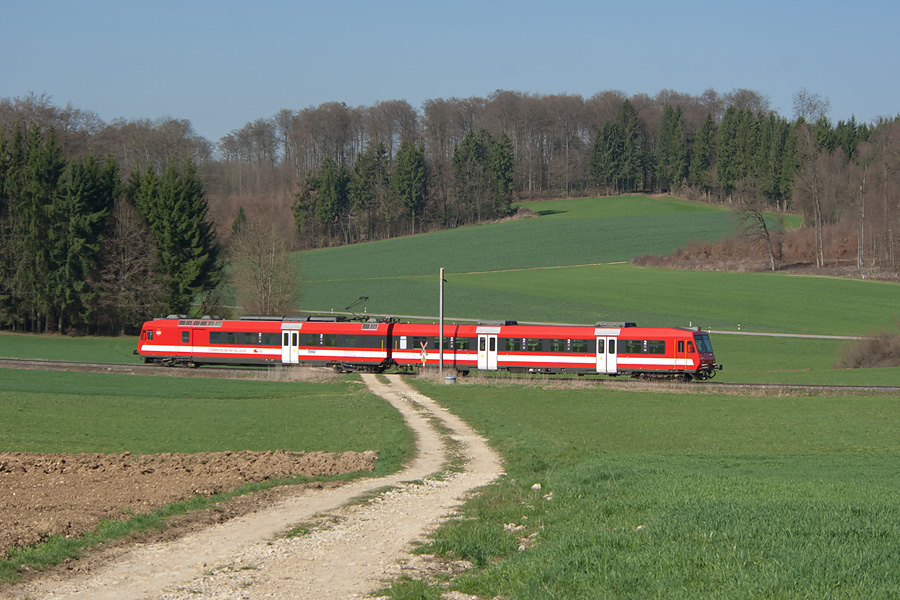 Le Colibri CJ RBDe 560 141-4 assure une liaison Bonfol - Porrentruy.