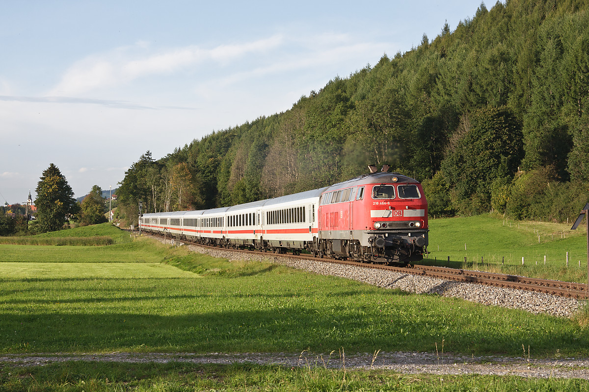 Juste avant la halte de Altstädten, la rame de l'intercité Allgäu en provenance de Magdebourg franchit un petit dos d'âne.