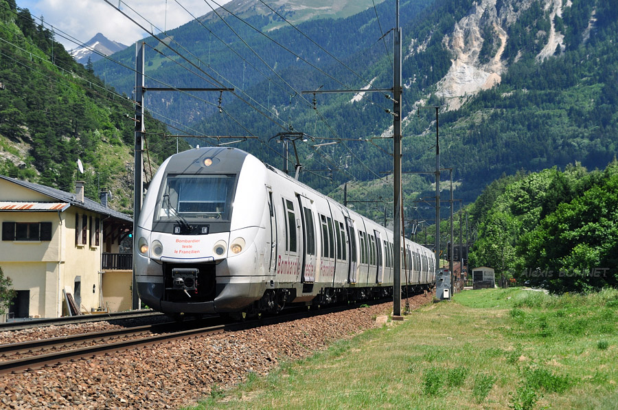 La rame "Francilien" Z 50001/02 &agrave; la sortie de Modane pendant une campagne d'essais de traction/freinage sur fortes pentes.