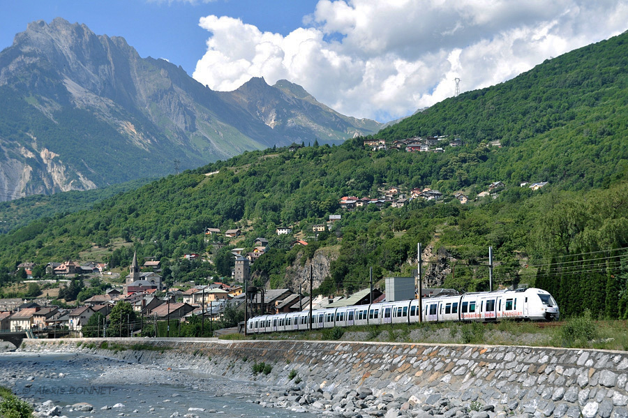 Marche d'essais de la NAT 01 sur les rampes de la ligne de la Maurienne.