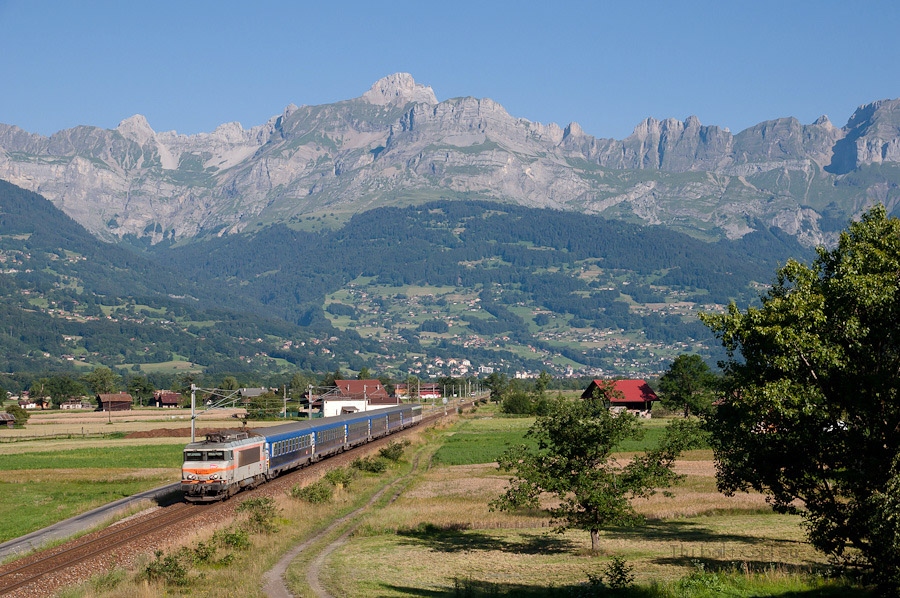 Le Lun&eacute;a N&deg;5595 s'approche de son arriv&eacute;e.
