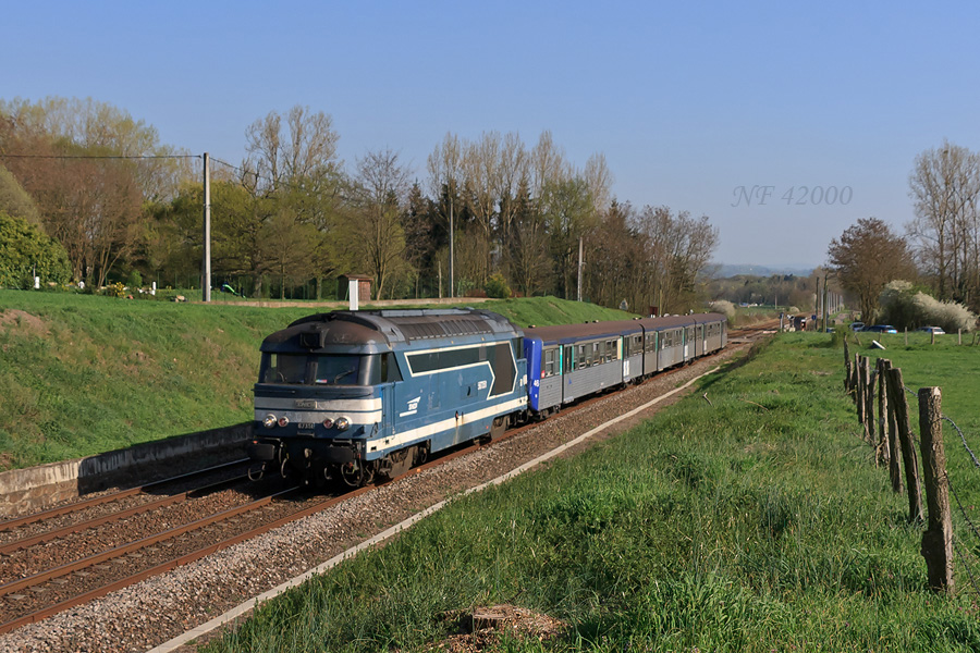 TER St-Etienne - Roanne entre St-Galmier et Cuzieu (42).