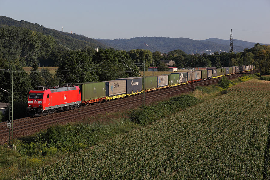 BR 185 022-1 en t&ecirc;te d'un train de conteneurs venant de l'Espagne &agrave; Laudenbach (Bergstra&szlig;e).