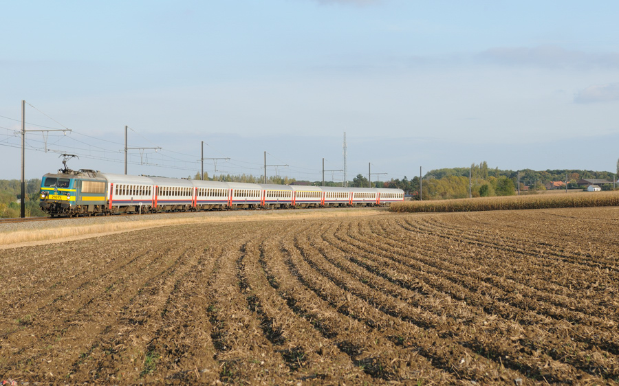 Locomotive 2107 de la SNCB danse dans les courbes de Zillebeke.