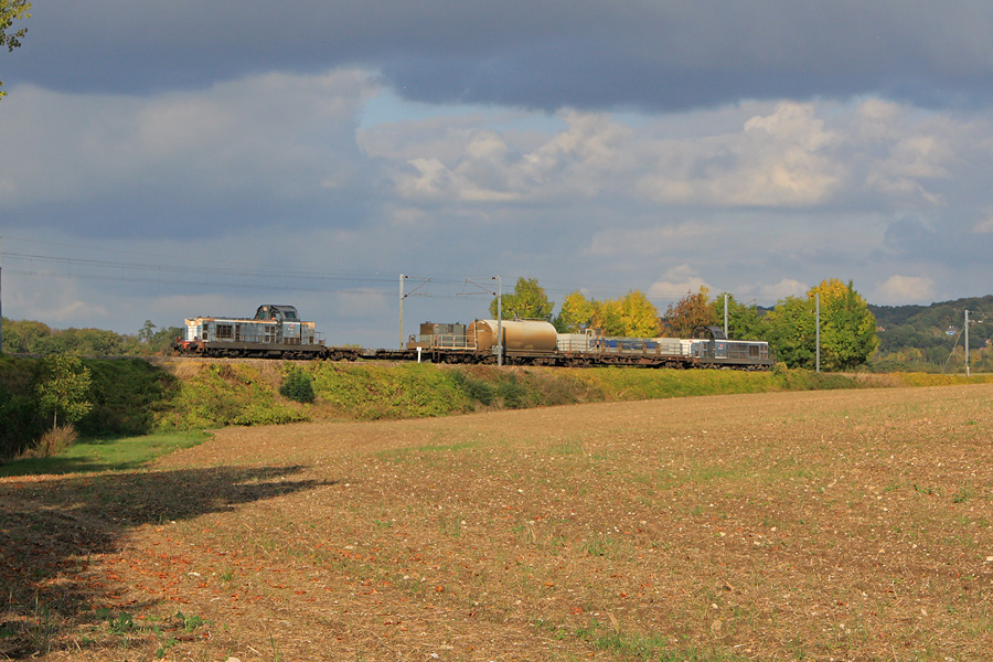 Les BB 66078 et 66169 assurent le retour sur Juvisy du train "K&auml;rcher". Ce train assure le nettoyage de la voie durant la p&eacute;riode automnale.