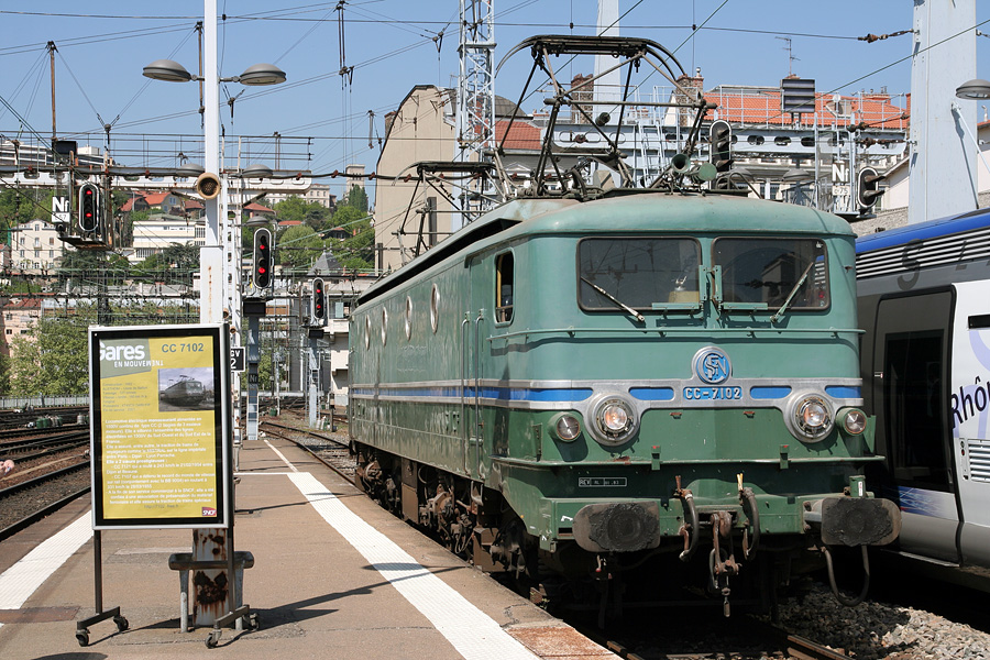 Dans le cadre des 150 ans de la gare de Lyon-Perrache, plusieurs mat&eacute;riels avaient &eacute;t&eacute; expos&eacute;s au public, dont la c&eacute;l&egrave;bre CC 7102 de l'association du m&ecirc;me nom.