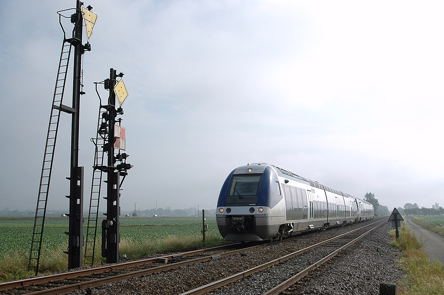 Arriv&eacute;e &agrave; La Wantzenau du train TER 830721 Lauterbourg - Strasbourg, assur&eacute; par une UM d'AGC.