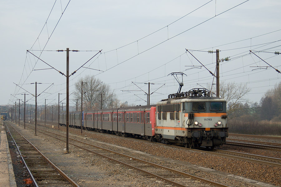 Passage &agrave; R&eacute;milly du train 830337 Metz-Ville - Strasbourg assur&eacute; exceptionnellement par deux rames RRR associ&eacute;es &agrave; une 16500. Ce train &eacute;tait normalement au roulement des Z 11500.