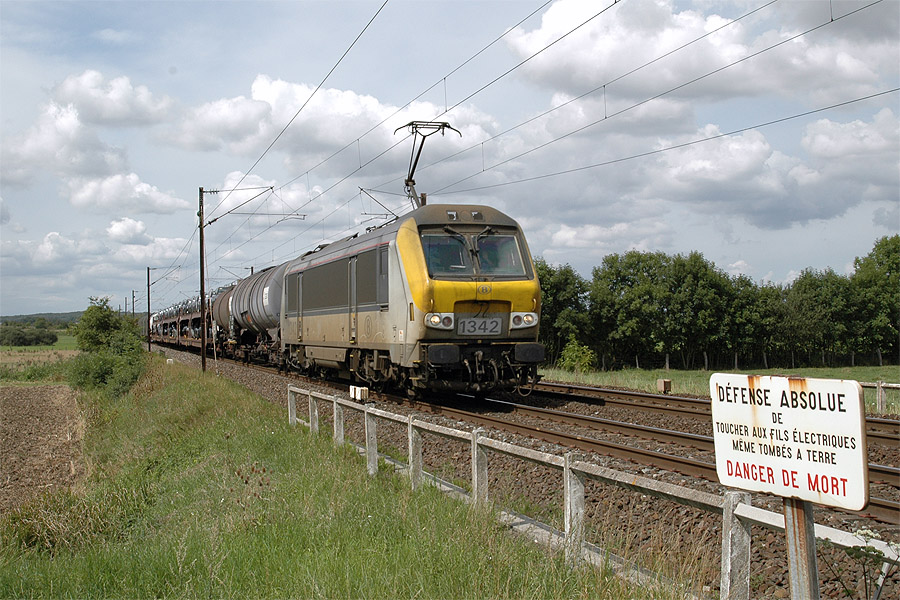Passage &agrave; proximit&eacute; de Sanry sur Nied du train 45907 Bettembourg - Basel, HLE 1342 de la SNCB en t&ecirc;te.