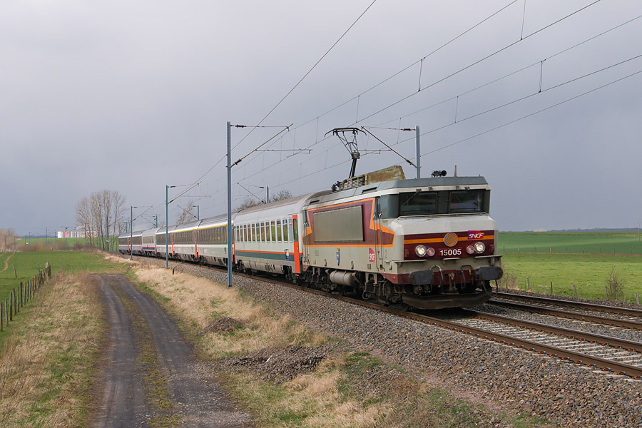 L'EC 91 "Vauban" Bruxelles-Midi - Z&uuml;rich Hb, &agrave; Vahl-les-B&eacute;nestroff.