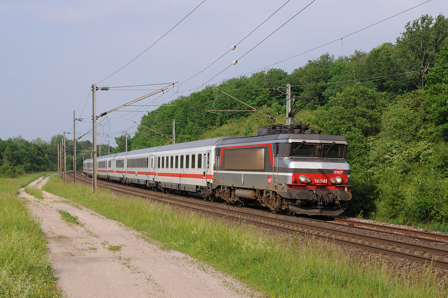La 15041 sur l'EuroCity 64 München Hbf - Paris-Est à Emberménil, entre Sarrebourg et Lunéville.