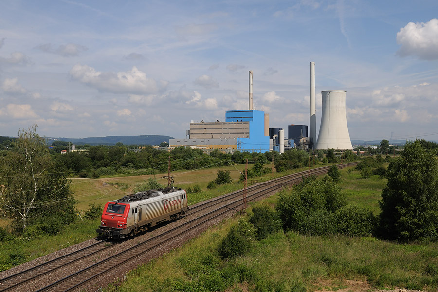 Apr&egrave;s avoir assur&eacute; la traction d'un train de wagons porte autos vide Le Boulou - Dillingen via Forbach, pour le compte de STVA, la E 37503 retourne HLP en direction de Saarbr&uuml;cken.