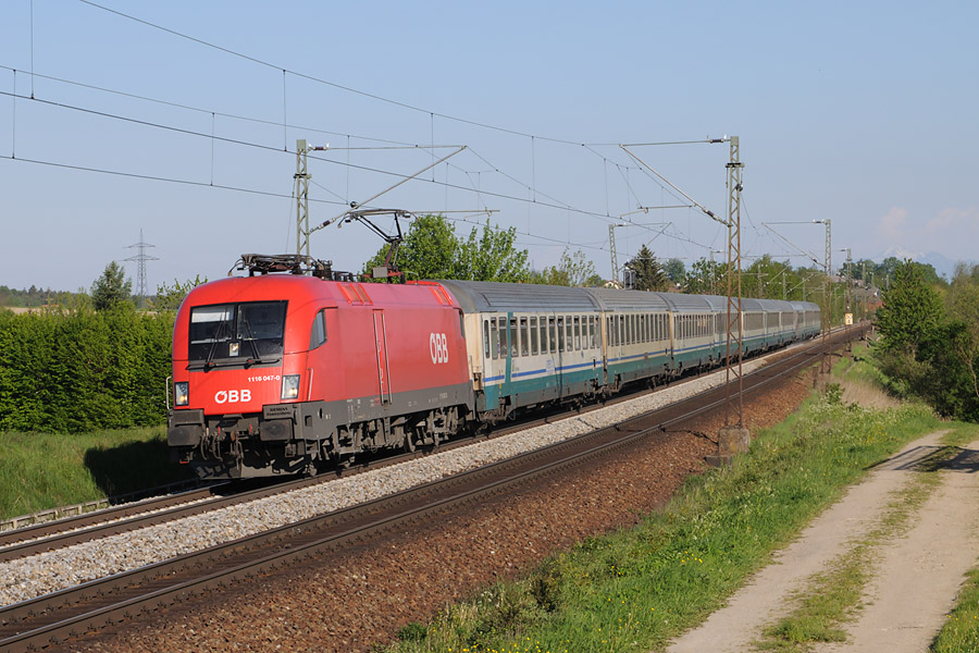 L'EC 84 "MichelAngelo" Roma Termini - M&uuml;nchen Hbf &agrave; Osterm&uuml;nchen, 1116 047-0 en t&ecirc;te