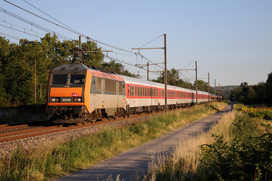 Le train 1372 Narbonne - Hamburg Altona au passage à Courthézon.