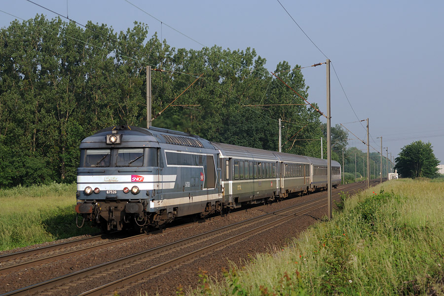 Le TER 830917 Sarreguemines - Strasbourg arrive &agrave; Brumath