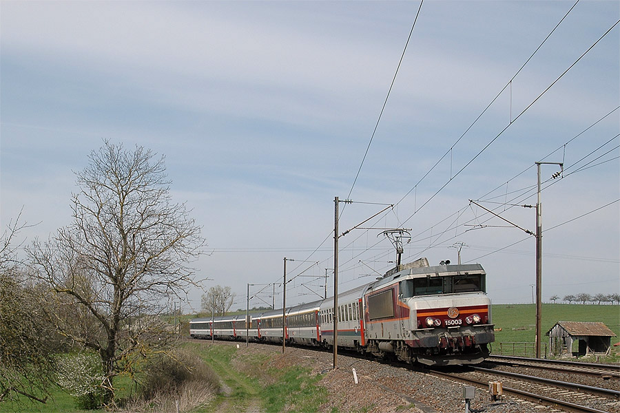 Passage &agrave; Berthelming du train EuroCity 91 Bruxelles - Brig, 15003 en t&ecirc;te.