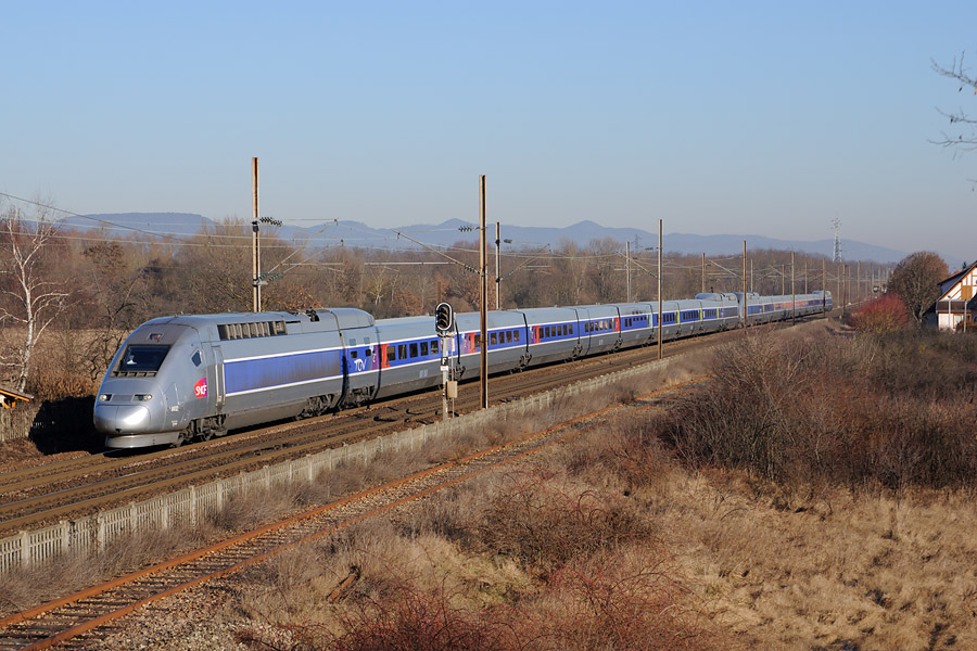 Le train 9203 "Lyria" Paris-Est - Basel &agrave; Wittelsheim.