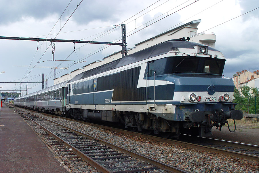 Pr&ecirc;t au d&eacute;part de Lyon Vaise, le train 740809 Lyon-Vaise - Lyon-Perrache, permet d'acheminer la rame et la locomotive devant assurer le train 4508/9 Lyon Perrache - Orl&eacute;ans.