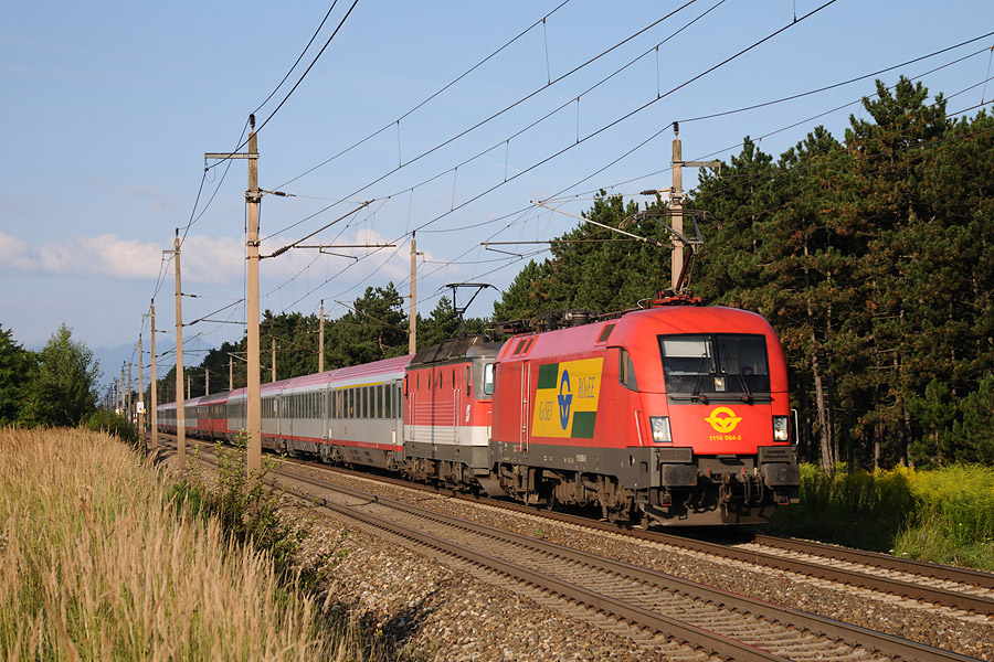 L'IC 658 Graz Hbf - Wien S&uuml;dbf arrive &agrave; Wiener-Neustadt