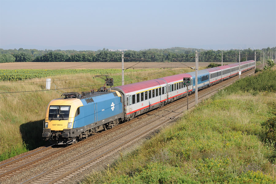 L'Eurocity 41 "Leh&aacute;r" Wien Westbf - Budapest Keleti pu &agrave; Gramatneusiedl. A son arriv&eacute;e &agrave; Budapest, la rame sera r&eacute;utilis&eacute;e sur l'EC 62 Budapest Keleti pu - M&uuml;nchen Hbf. Depuis le 14 d&eacute;cembre 2008, ce train est assur&eacute; en rame RailJet.
