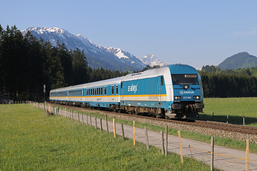 ALX 86709 Oberstdorf 08h02 - M&uuml;nchen Hbf 10h38 &agrave; Langenwand (Obertsdorf), ER 20 223 068 en t&ecirc;te.