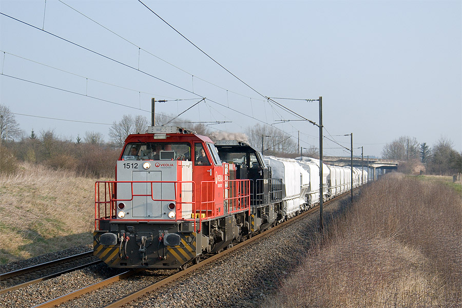 Passage à Hatrize du train 47202 Bouzonville - Verdun (- Dugny), tracté par une UM de G1206 aux couleurs de Véolia Cargo France et de MRCE.