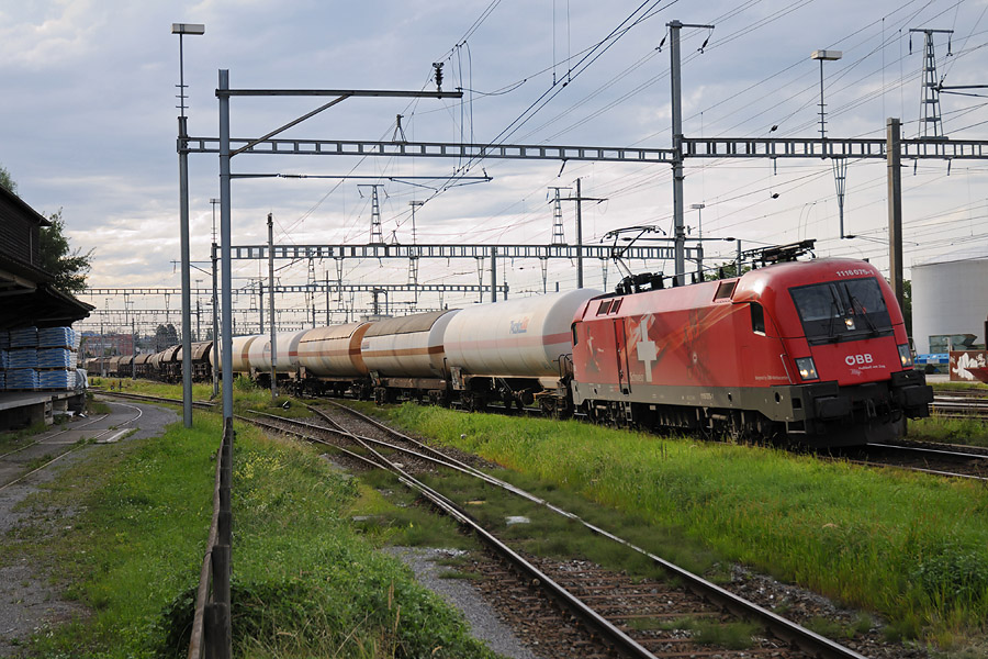 La 1116 075-1 pellicul&eacute;e UEFA Suisse en t&ecirc;te du train 78329 (ex 45726) Bludenz &ndash; Buchs, qui vient de marquer un long arr&ecirc;t &agrave; St Margrethen pour rebroussement.