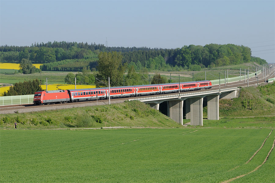 Passage du train "M&uuml;nchen-N&uuml;rnberg-Express" N&deg;4005 N&uuml;rnberg Hbf 07h10 - M&uuml;nchen Hbf 08h53 &agrave; Hebertshausen.
