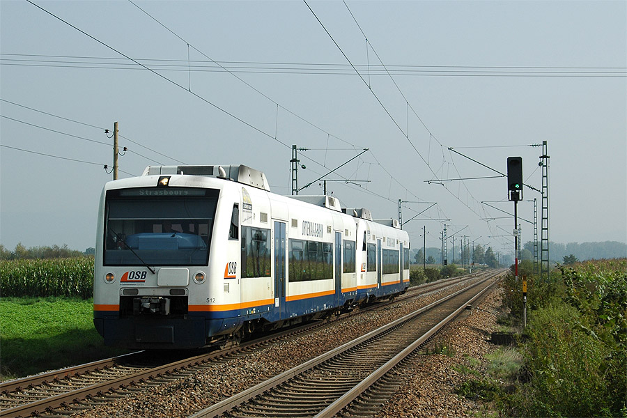 Le M&eacute;troRhin N&deg;86494 Offenburg - Strasbourg arrive &agrave; Legelshurst. Ce train est assur&eacute; par un R&eacute;gioShuttle de l'Ortenau S-Bahn.
