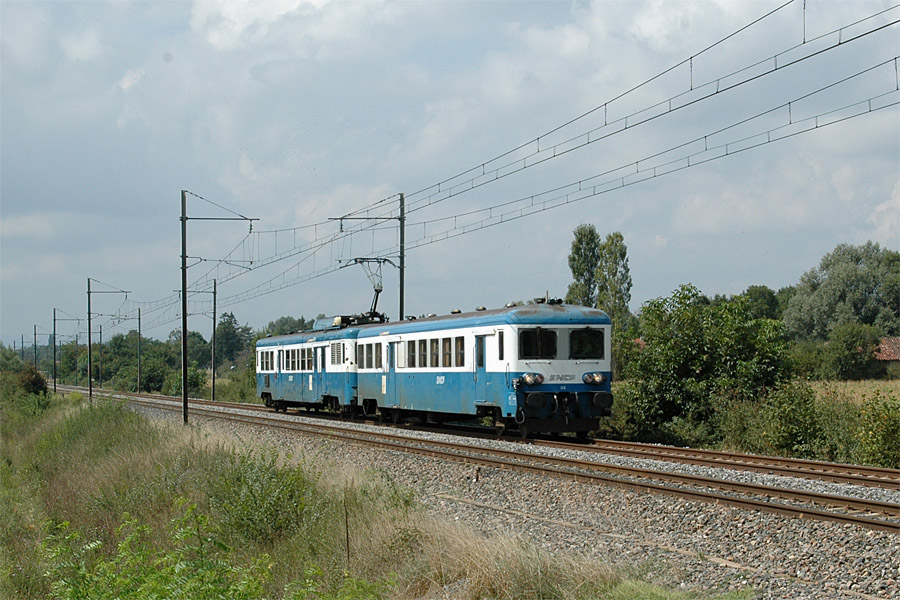 Le TER 882125 M&acirc;con - Bourg en Bresse &agrave; Polliat, assur&eacute; par la Z 7133.