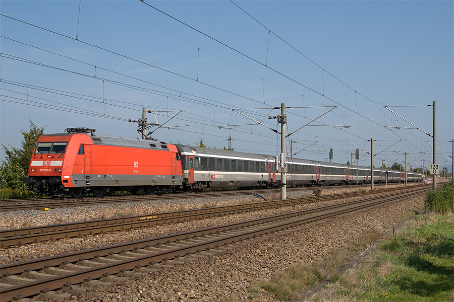 L'EuroCity 7 Hamburg Altona - Chur au sud d'Achern, BR 101 en t&ecirc;te.