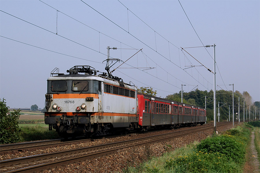 La BB 16768 sur le TER 830142 Strasbourg - Saverne &agrave; Schwindratzheim.