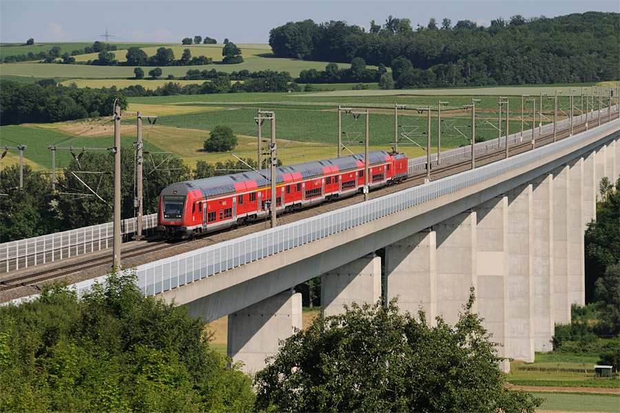 L'InterRegioExpress 4910 Stuttgart Hbf - Karlsruhe Hbf &agrave; Vaihingen.