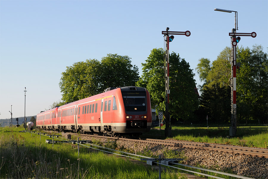 Deux VT612 sur un train Ulm - Memmingen - Kempten - Lindau arrivent &agrave; Bad Gr&ouml;nenbach.