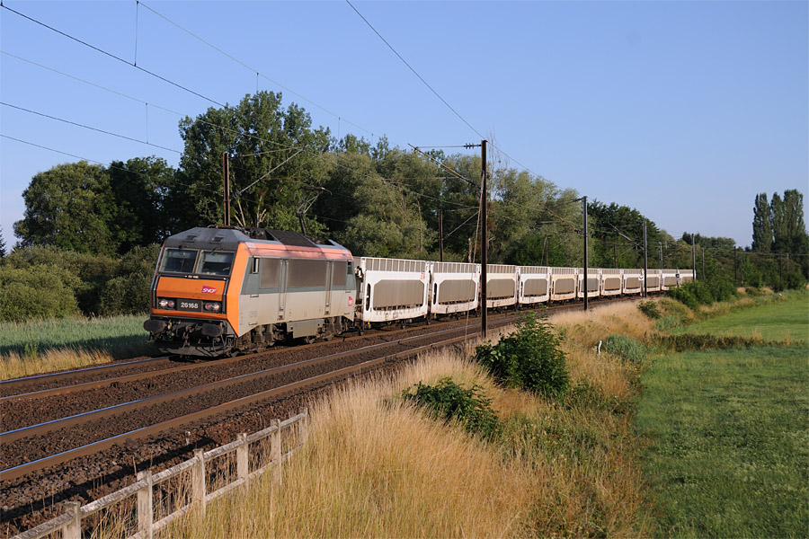 Le train 24581 Fr&eacute;jus - Strasbourg &agrave; R&eacute;milly.