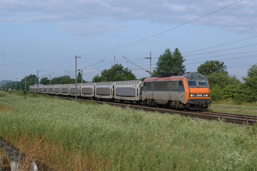 Le train 24581 Fr&eacute;jus St Raphael - Mulhouse, au passage &agrave; R&eacute;chicourt-le-Ch&acirc;teau, entre Lun&eacute;ville et Sarreboug.
