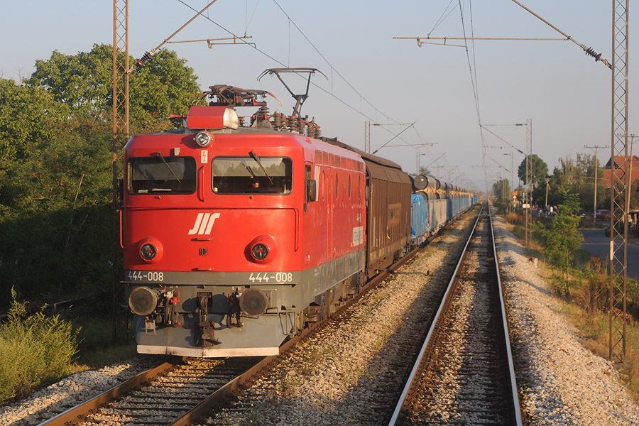 Ce train de fret, en provenance de Turquie, arrive &agrave; Aleksinac/Алексинац