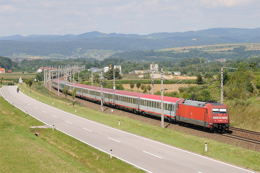 La BR 101 050-3 passe &agrave; Loosdorf en t&ecirc;te de l'EuroCity n&deg; 63 M&uuml;nchen Hbf - Budapest Keleti Puu.