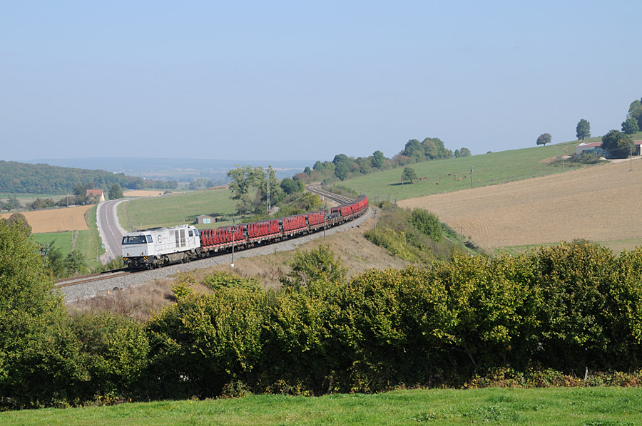 Le train 61498 Epinal - Port d'Atelier &agrave; Colombier, G2000 ECR en t&ecirc;te.