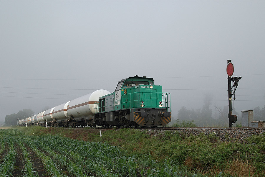 Le BB 61004 en t&ecirc;te du train 432074 Hausbergen - La Wantzenau arrive &agrave; son terminus.