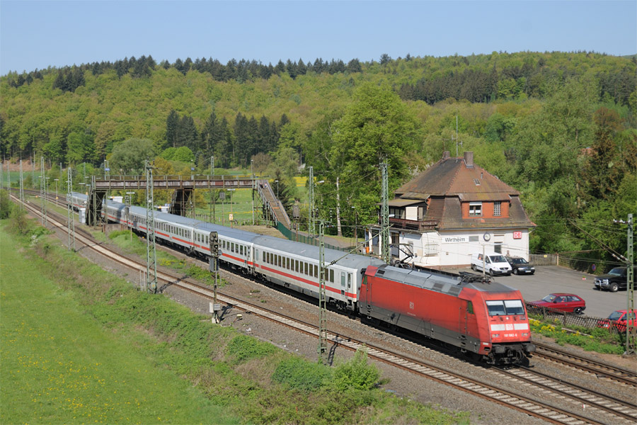 L'IC 79667 Frankfurt (Main) S&uuml;d - Leipzig Hbf passe &agrave; Wirtheim.