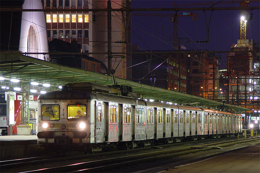 Une UM de Z 6300 en gare de Luxembourg, s'appr&ecirc;tant &agrave; assurer le TER 837681 Luxembourg - Thionville - Hayange.